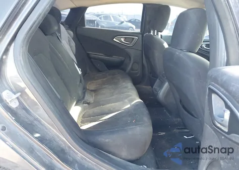 2015 Chrysler 200 Limited z USA, uszkodzony, nr VIN 1C3CCCAB8FN621699